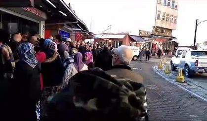 Balık tezgahlarında 30 liraya hamsi kuyruğu