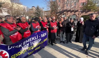 Van'da emekliler, emekli maaşını protesto etti