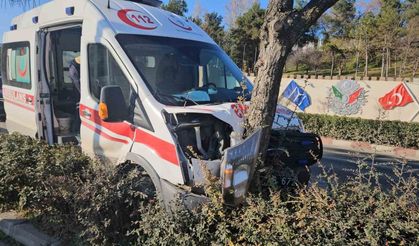 İçinde hasta olan ambulans kaza yaptı