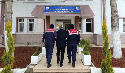 Kesinleşmiş hapis cezasıyla aranan 2 firari yakalandı