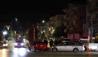 Kırmızı ışık ihlalinde kaza: 2 yaralı