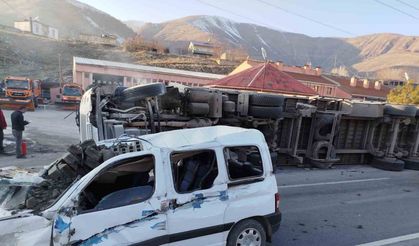 Kontrolden çıkan tır devrildi: 2 yaralı
