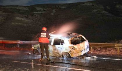 Motosiklet ile otomobil çarpıştı: 2 yaralı