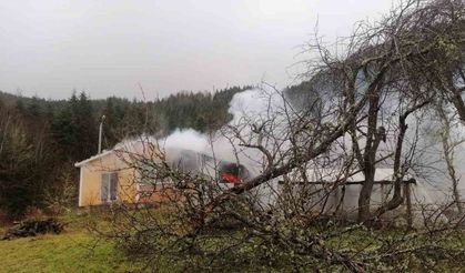 Prefabrik evde çıkan yangın korku dolu anlar yaşattı
