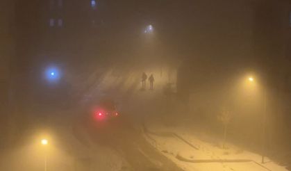 Yüksekova’da yoğun sis: Görüs mesafesi 10 metreye kadar düştü