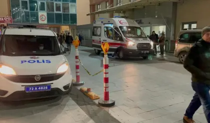 Balkondan düşen kadın kurtarılamadı