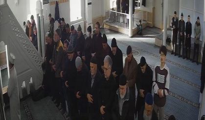 Namaz esnasında camiye torpil atıldı