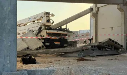 Çarptığı duvarın altında ezilen vinç operatörü can verdi