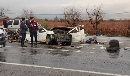 Denizli’de otomobil ağaca çarptı: 2 ölü, 1 yaralı