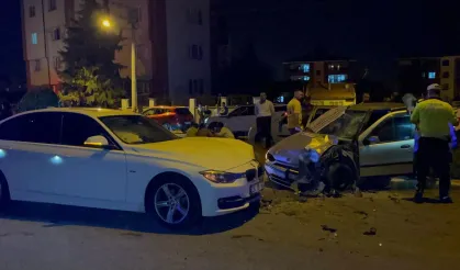 İki aracın çarpıştığı feci kazada 1 ölü, 5 yaralı