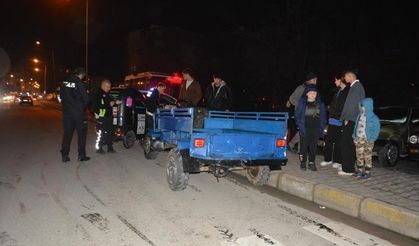 Otomobil park halindeki 'patpat'a çarptı