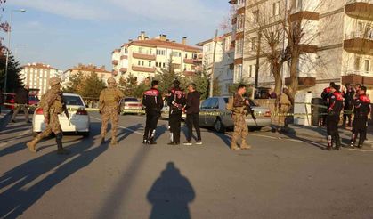 Karakol çıkışında silahlı kavga