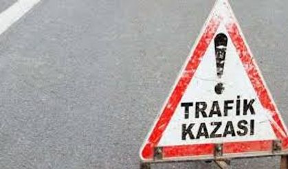 Motosiklet ağaca çarptı, 2 kişi can verdi