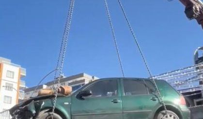 Köprüden dereye uçan otomobildeki 2 kişi yaralandı