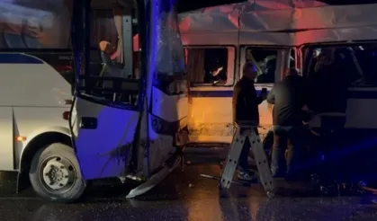 Facia gibi kaza! İşçi servisleri çarpıştı: Çok sayıda yaralı var