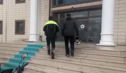 Motosikletiyle tehlikeli hareketler yapan kişi yakalandı