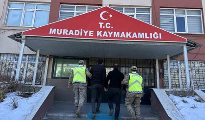 Van’da jandarma ekipleri 2 düzensiz göçmeni yakaladı