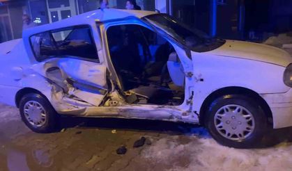 Hasta taşıyan ambulans kazaya karıştı