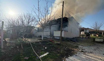 Kırklareli’nde 2 katlı evde yangın çıktı