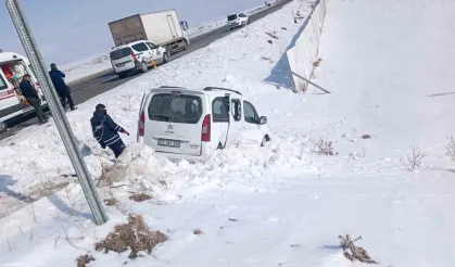 İki aracın çarpıştığı kazada 9 kişi yaralandı