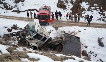 Park halindeki vinç uçurumdan düştü
