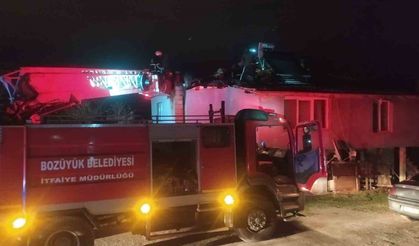 Bozüyük’te meydana gelen çatı yangını paniğe yol açtı