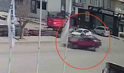 Çorum’da 2 otomobil çarpıştı