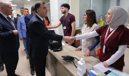 Mustafa Eldivan, hastaları ziyaret etti