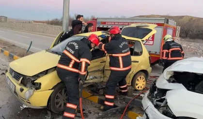 İki otomobilin çarpıştığı kazada 6 kişi yaralandı