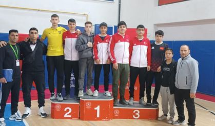 Meslek liseliler bilek güreşinde final turuna çıktı