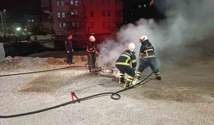Seyir halindeki otomobil alev aldı