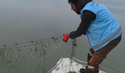 Eğirdir Gölü’nde kaçak ağ ele geçirildi