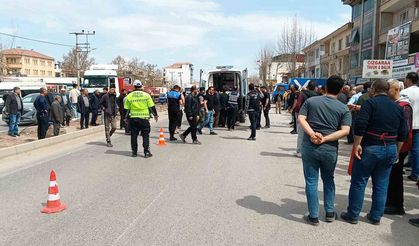 Kamyonetin kasasından düşen kişi ağır yaralandı