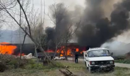 Çıkan yangında garaj kullanılamaz hale geldi