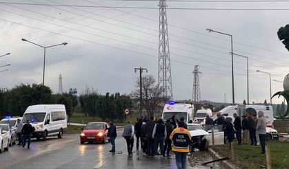 İki araç çarpıştı: 7 kişi yaralandı