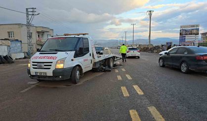 Gaziantep'te motosikletle kamyonet çarpıştı