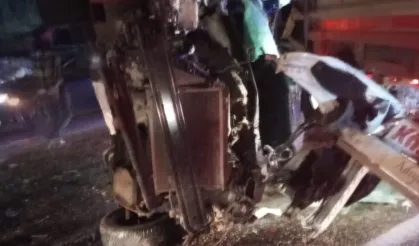 Tır ile otomobilin çarpıştığı kazada 1 ölü, 1 yaralı