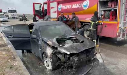 Seyir halindeki otomobilde yangın meydana geldi