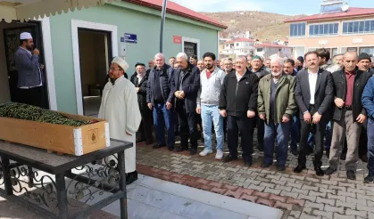 Gümüşhane’de cenazede fenalaşan kadın kalp krizi nedeniyle hayatını kaybetti