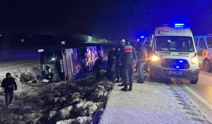 Aksaray'da yolcu otobüsü devrildi: 20 yaralı