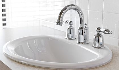 Klozet ve lavabo taşlarını temizlemenin etkili yolu