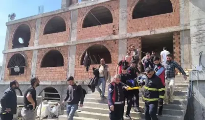 Nusaybin’de cami inşaatında iskele çöktü: 2 işçi ağır yaralandı