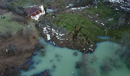 Heyelan nedeniyle göçük altında kalan yaşlı çift kurtarıldı