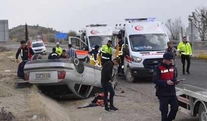 Otomobilin takla attığı kazada yaralananlar oldu