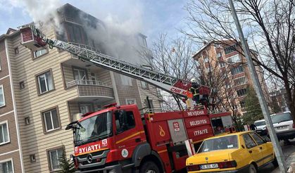 Çocuk odasında çıkan yangın korku dolu anlar yaşattı