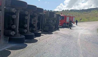 Siirt’te devrilen tırın sürücüsü yaralandı