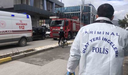 İnşaatta iple asılı halde bulundu