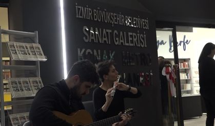 İzmir'de Konak Metro İstasyonu’nda kütüphane açıldı