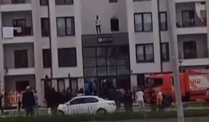 Binada çıkan yangında 5 kişi dumandan etkilendi