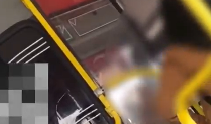 Otobüs şoförünü uğurlarken öpen kadına yolcudan tepki